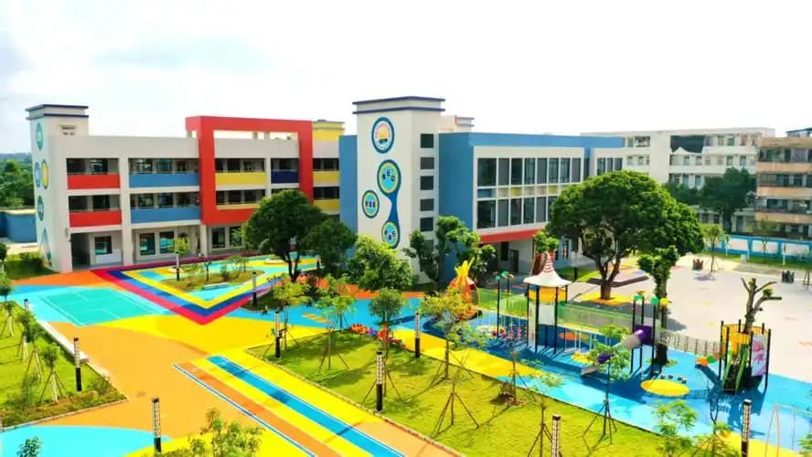 AI防霸凌落地湛江市中小学幼儿园部署智能报警设备，厕所、宿舍霸凌预警率提升80%，校方称“终于敢管了”